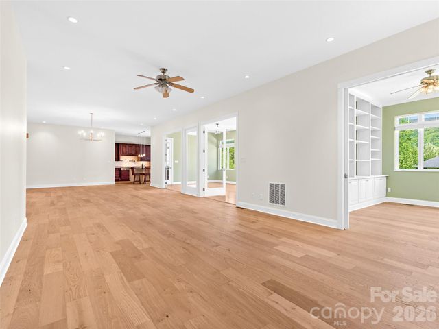 16 Chickadee Lane, Fairview, NC 28730