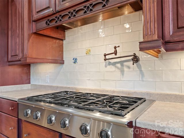 16 Chickadee Lane, Fairview, NC 28730