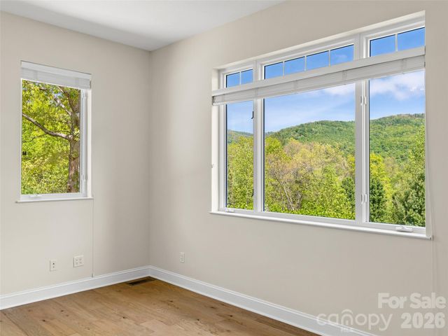 16 Chickadee Lane, Fairview, NC 28730