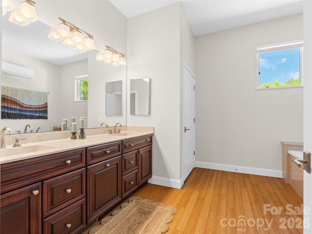 16 Chickadee Lane, Fairview, NC 28730