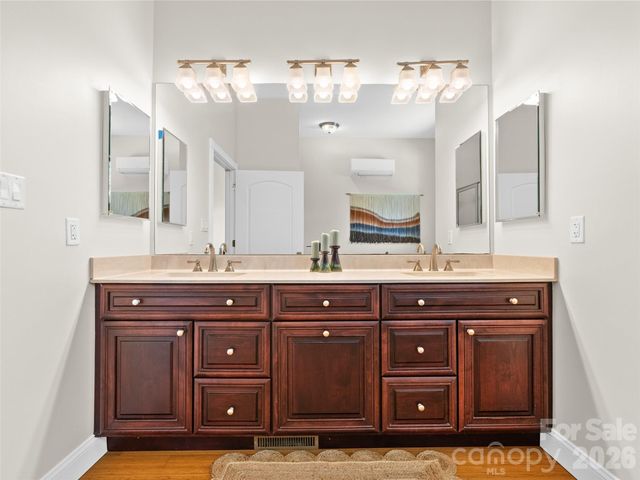 16 Chickadee Lane, Fairview, NC 28730
