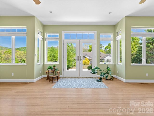 16 Chickadee Lane, Fairview, NC 28730