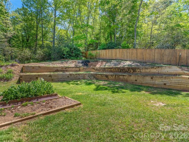 16 Chickadee Lane, Fairview, NC 28730