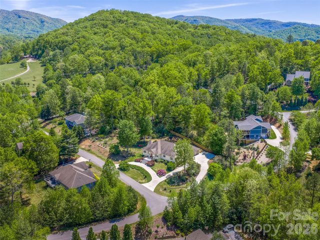 16 Chickadee Lane, Fairview, NC 28730