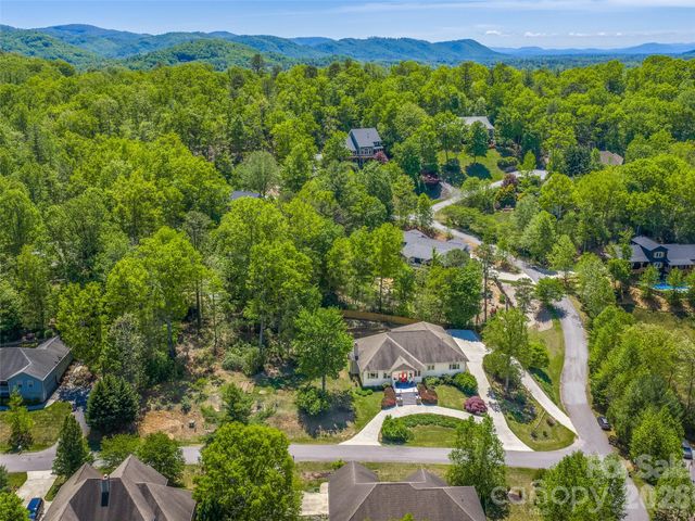 16 Chickadee Lane, Fairview, NC 28730