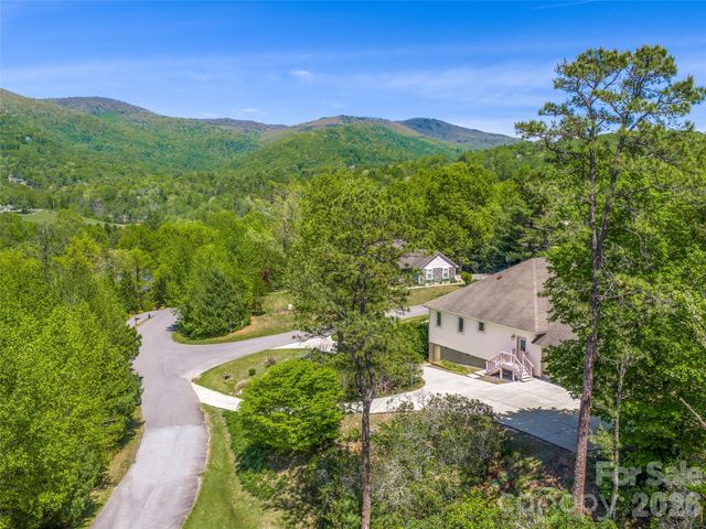 16 Chickadee Lane, Fairview, NC 28730