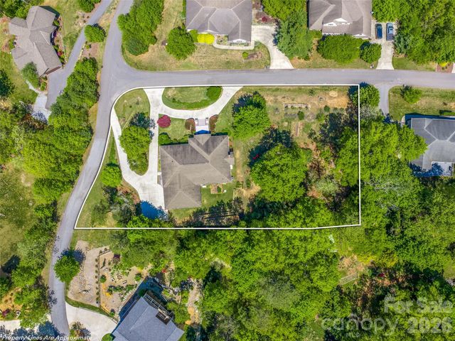 16 Chickadee Lane, Fairview, NC 28730