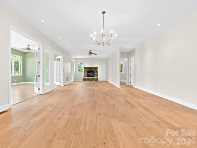 16 Chickadee Lane, Fairview, NC 28730