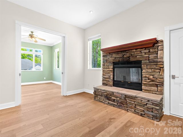 16 Chickadee Lane, Fairview, NC 28730