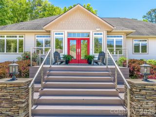16 Chickadee Lane, Fairview, NC 28730