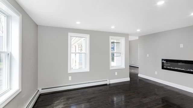 23 Lynn St, Peabody, MA 01960