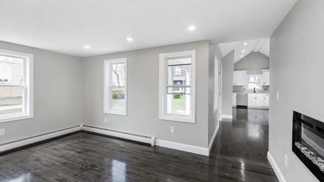 23 Lynn St, Peabody, MA 01960