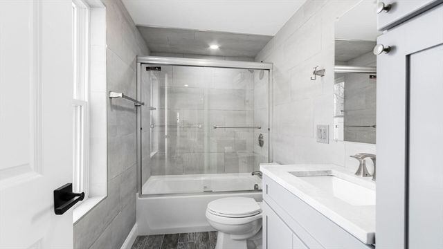 23 Lynn St, Peabody, MA 01960