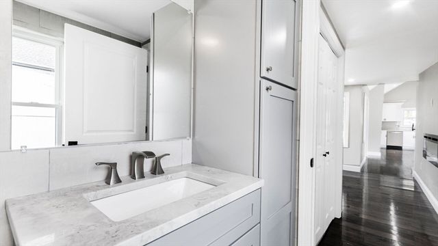 23 Lynn St, Peabody, MA 01960