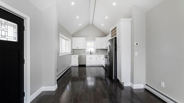 23 Lynn St, Peabody, MA 01960