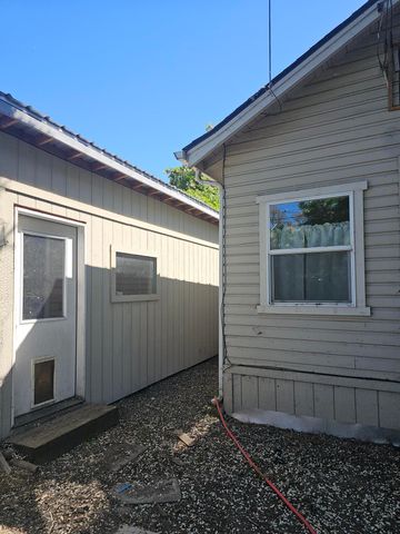 704 SW K Street, Grants Pass, OR 97526