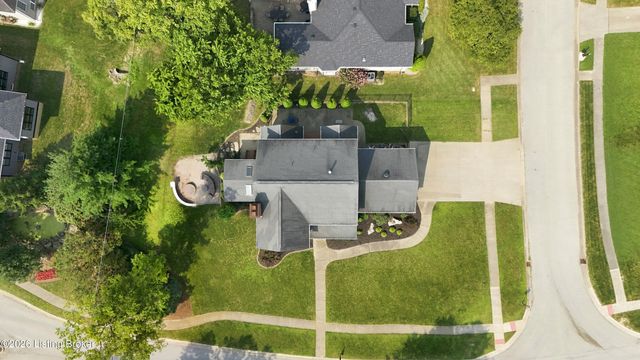 8606 Glenhope Dr, Louisville, KY 40291