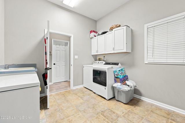 8606 Glenhope Dr, Louisville, KY 40291
