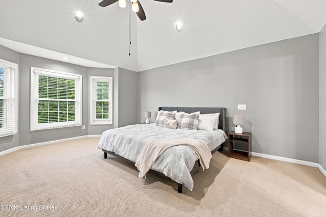 8606 Glenhope Dr, Louisville, KY 40291