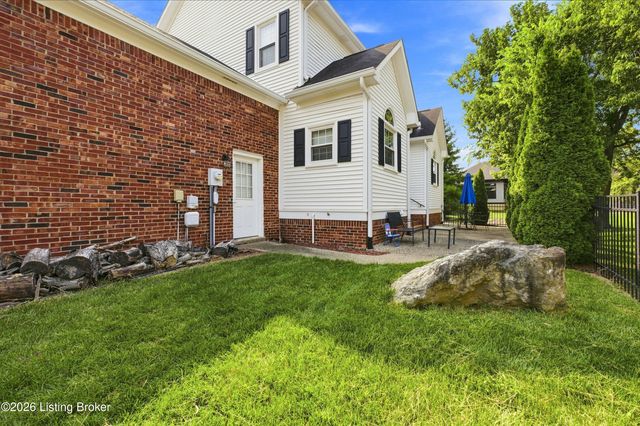 8606 Glenhope Dr, Louisville, KY 40291