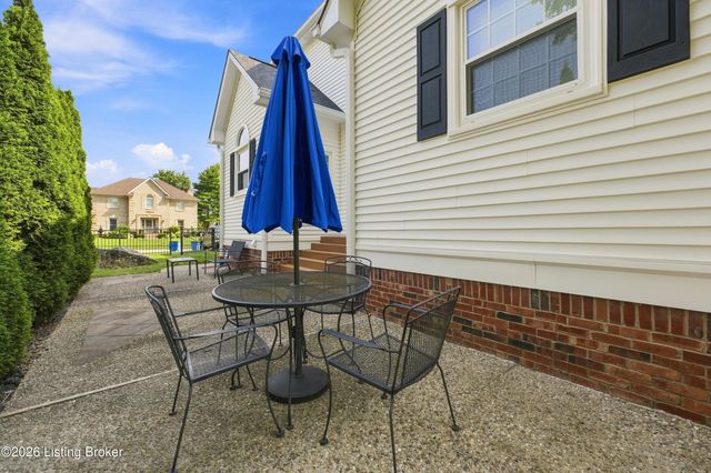 8606 Glenhope Dr, Louisville, KY 40291