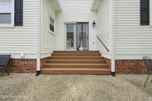 8606 Glenhope Dr, Louisville, KY 40291