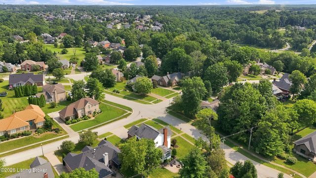 8606 Glenhope Dr, Louisville, KY 40291