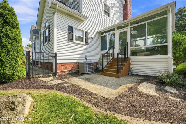 8606 Glenhope Dr, Louisville, KY 40291