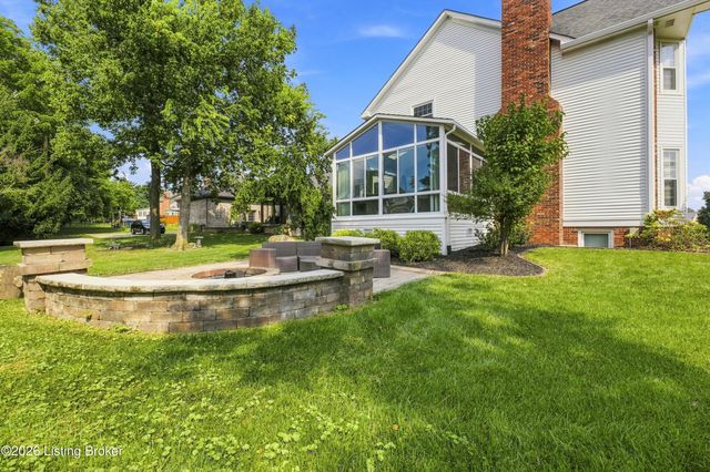 8606 Glenhope Dr, Louisville, KY 40291