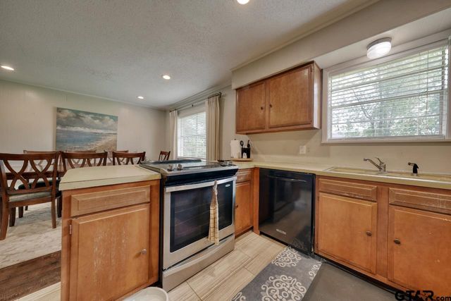 249 E Hideaway Ln, Hideaway, TX 75771