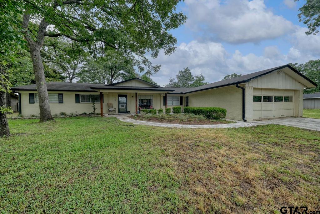249 E Hideaway Ln, Hideaway, TX 75771