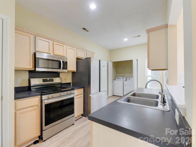 9128 Treyburn Drive, Charlotte, NC 28216