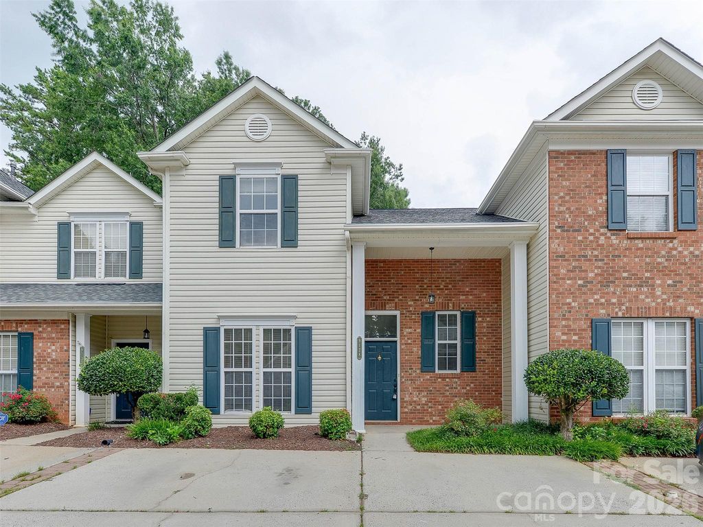 9128 Treyburn Drive, Charlotte, NC 28216