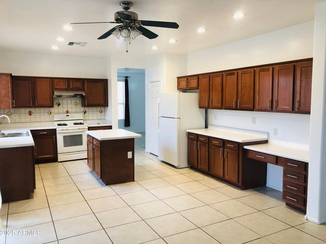 9940 E Medina Avenue, Mesa, AZ 85209