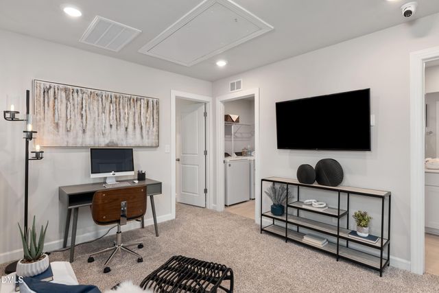 811 Stream View Court, Mebane, NC 27302