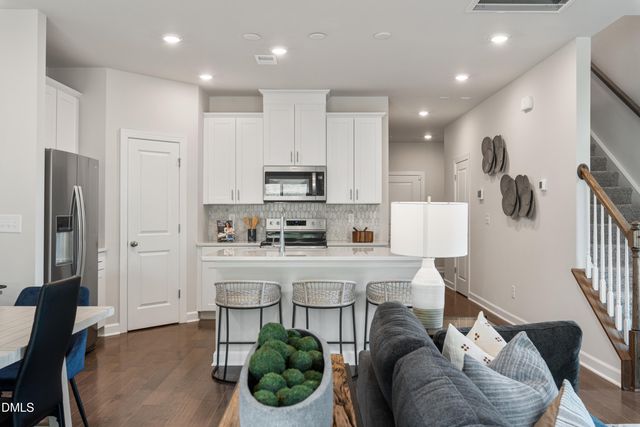 811 Stream View Court, Mebane, NC 27302