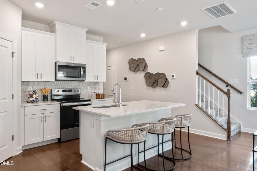 811 Stream View Court, Mebane, NC 27302