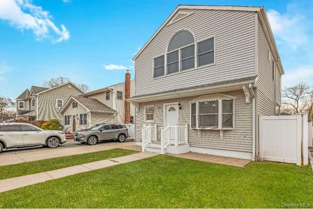 54 5th Street, Ronkonkoma, NY 11779