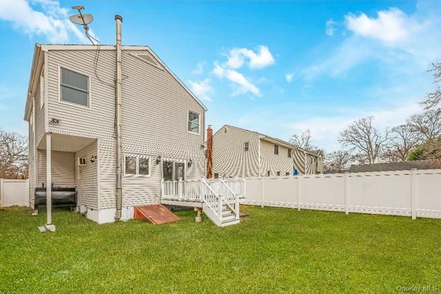 54 5th Street, Ronkonkoma, NY 11779