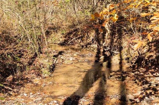 000 Antler Drive, Mcgrady, NC 28649