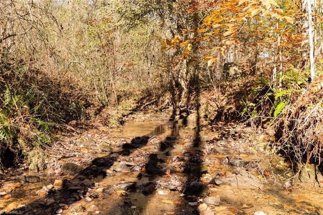 000 Antler Drive, Mcgrady, NC 28649