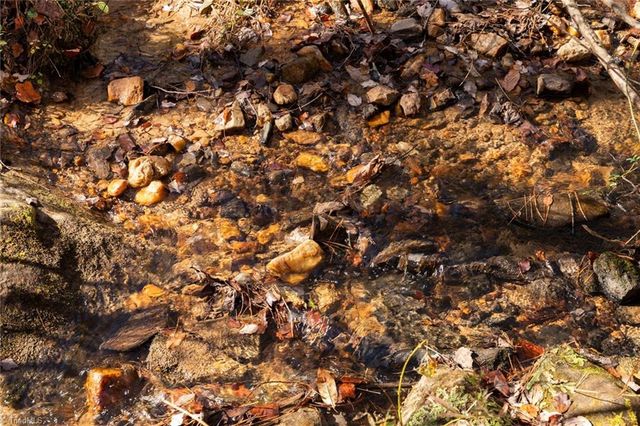 000 Antler Drive, Mcgrady, NC 28649