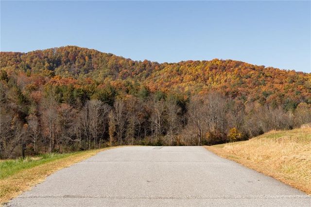 000 Antler Drive, Mcgrady, NC 28649