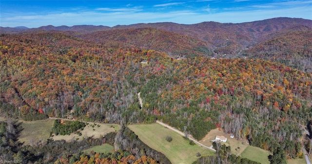 000 Antler Drive, Mcgrady, NC 28649