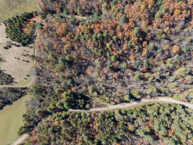 000 Antler Drive, Mcgrady, NC 28649