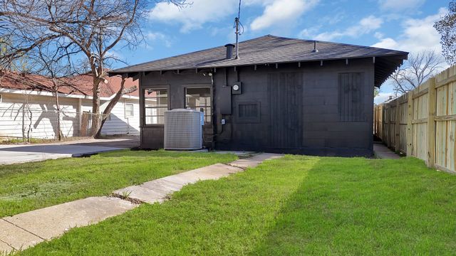 2803 Wilkinson Avenue, Fort Worth, TX 76103