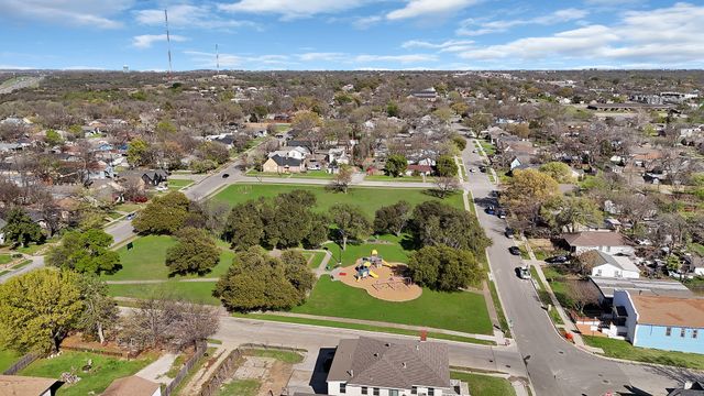 2803 Wilkinson Avenue, Fort Worth, TX 76103