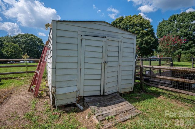 1718 Woolie Road, Lincolnton, NC 28092