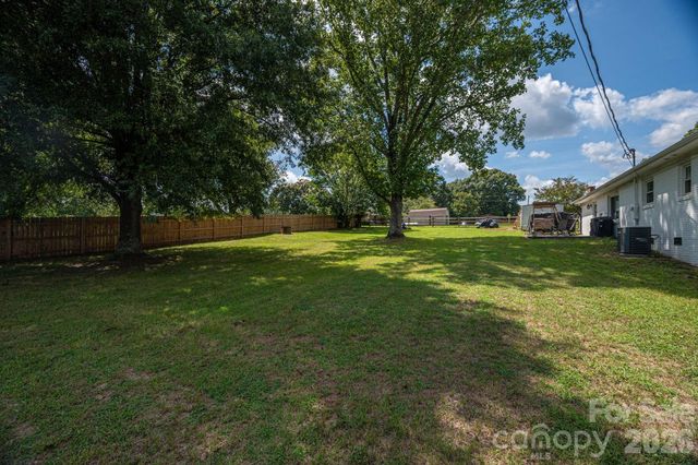 1718 Woolie Road, Lincolnton, NC 28092