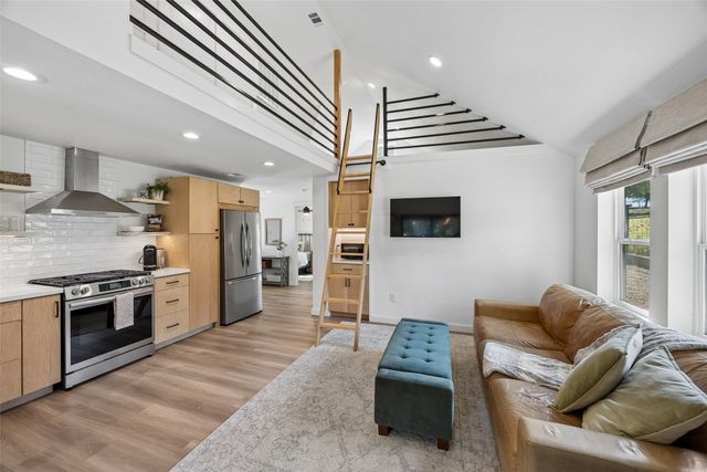 331 S Larkin Road, Sunnyvale, TX 75182